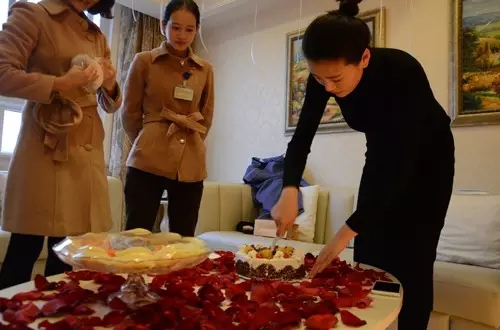 这样的满月Party你见过吗？玛丽亚豪华满月Party刷爆朋友圈！